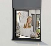 246870 Windhager fliegengitter Fenser popup screen 100 x 120 cm anthrazit_ambiente.jpg